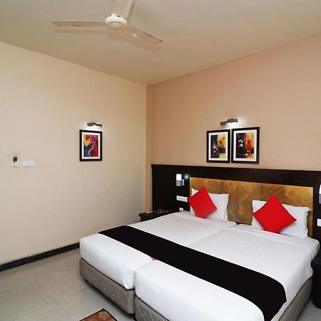 Capital O 40848 Hotel Mirabel Kupand Esterno foto