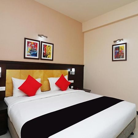 Capital O 40848 Hotel Mirabel Kupand Esterno foto