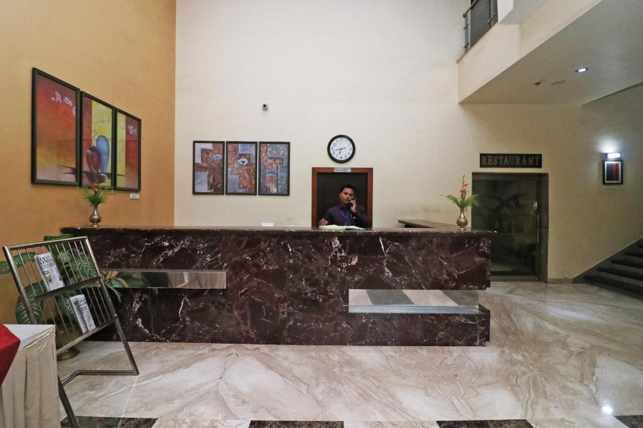 Capital O 40848 Hotel Mirabel Kupand Esterno foto