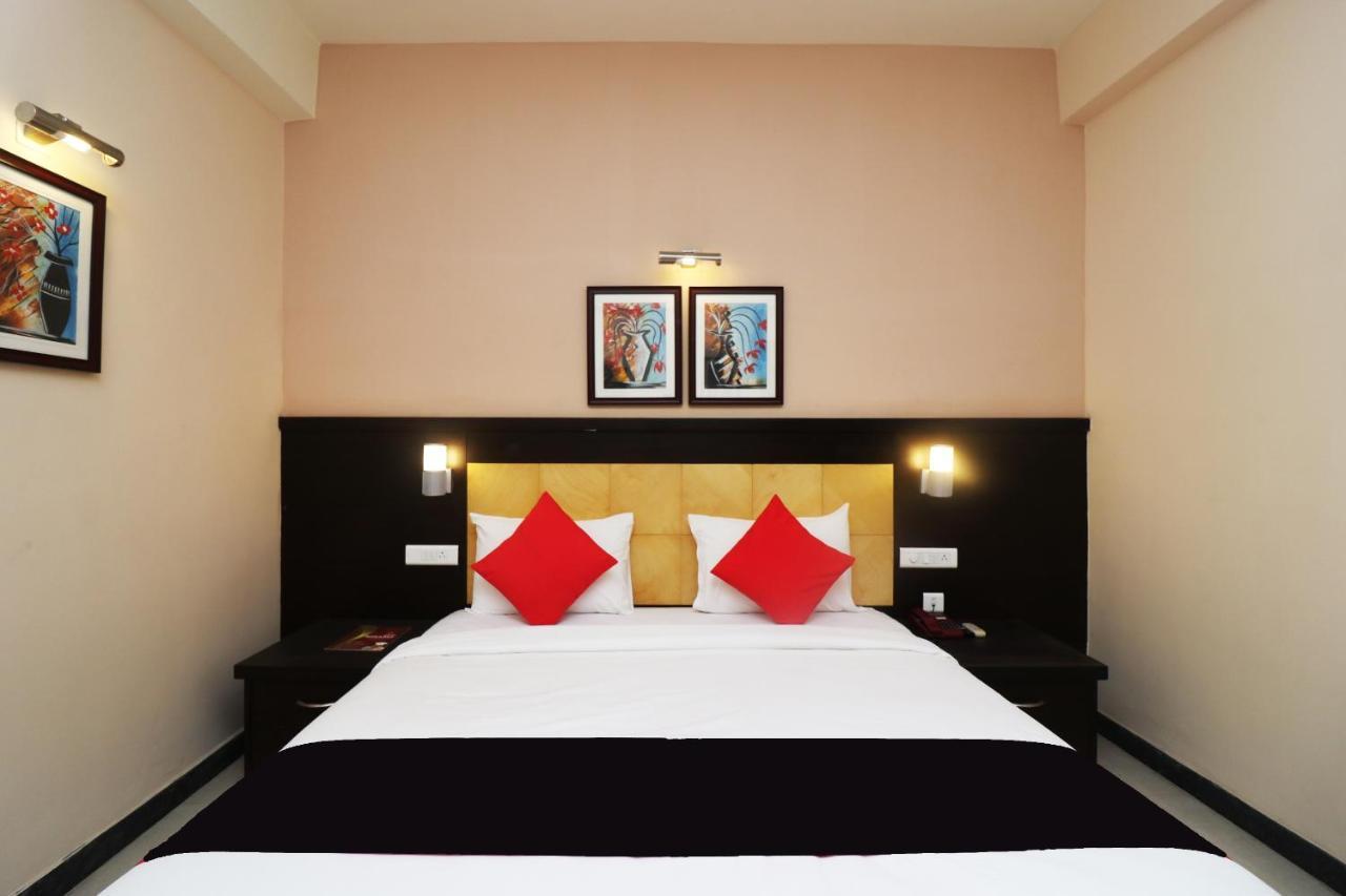 Capital O 40848 Hotel Mirabel Kupand Esterno foto