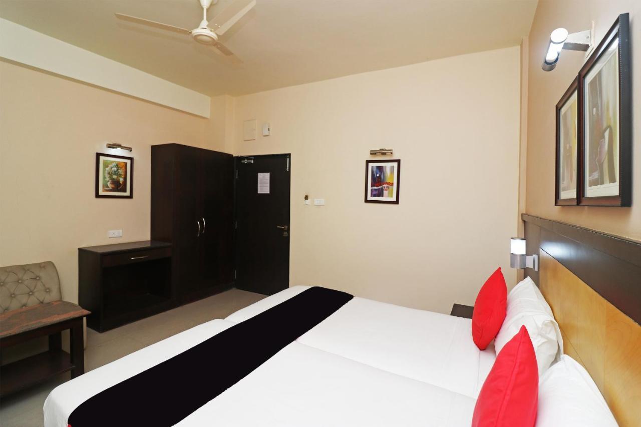 Capital O 40848 Hotel Mirabel Kupand Esterno foto
