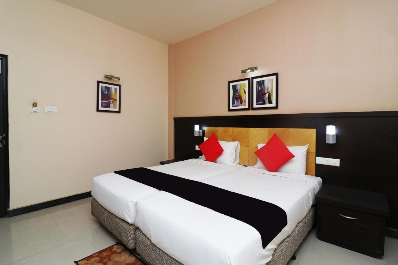 Capital O 40848 Hotel Mirabel Kupand Esterno foto