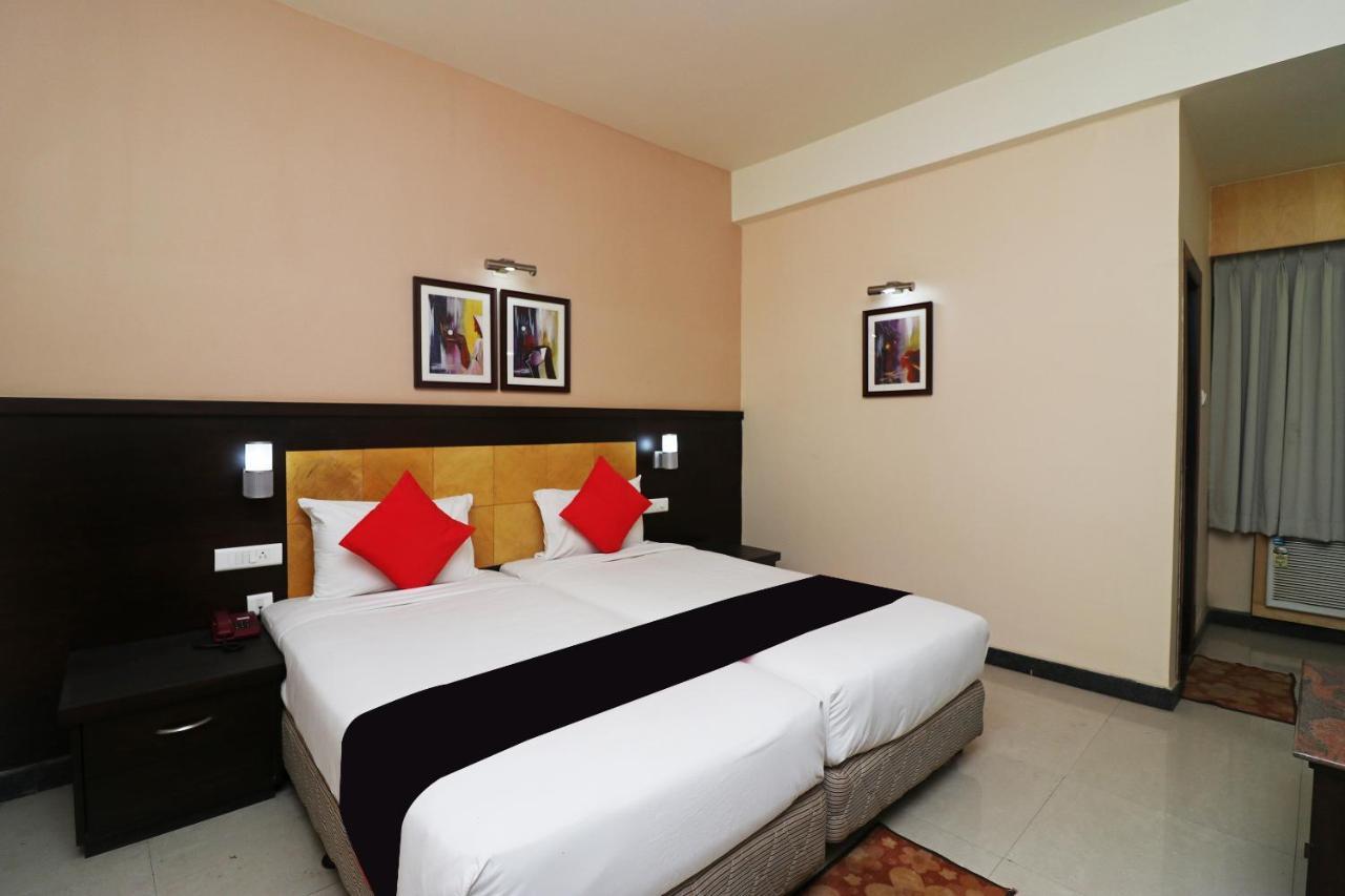 Capital O 40848 Hotel Mirabel Kupand Esterno foto