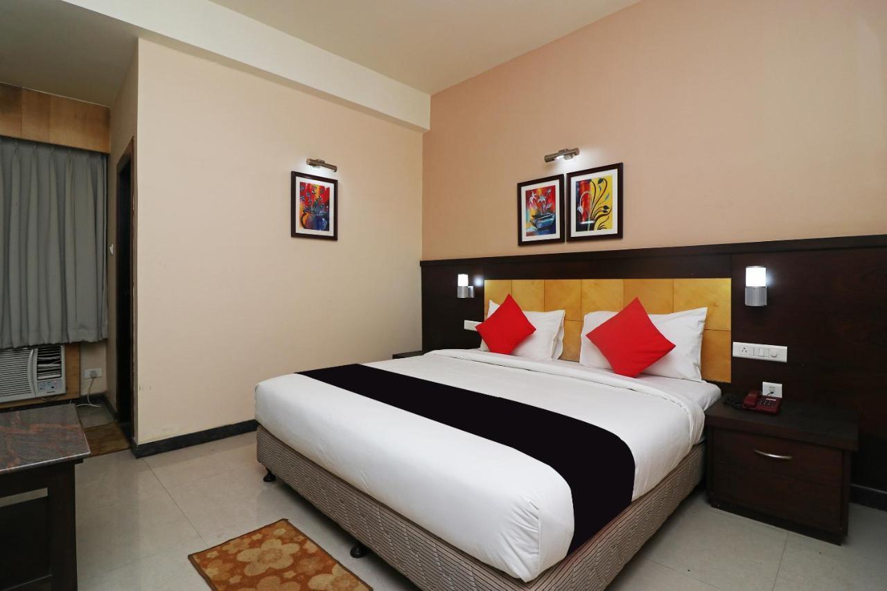 Capital O 40848 Hotel Mirabel Kupand Esterno foto