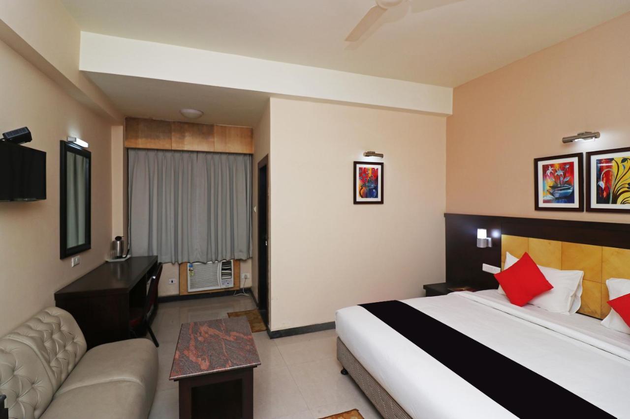 Capital O 40848 Hotel Mirabel Kupand Esterno foto